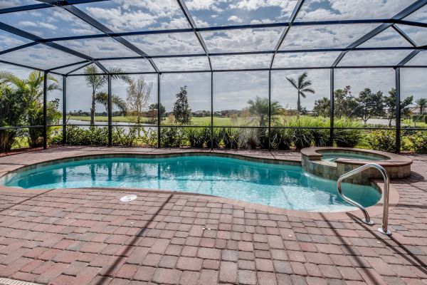 Cost of Pool Enclosure Cleaning in Crestview