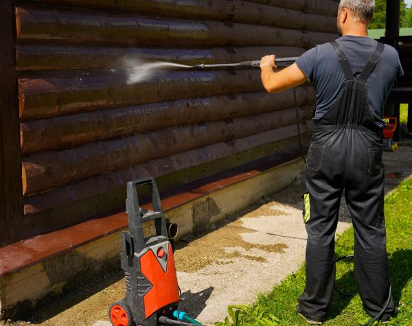 Cost of Log Home Pressure Washing in Crestview