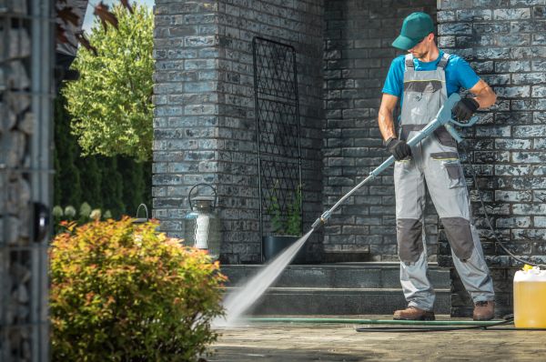 Outside House Cleaning in Crestview