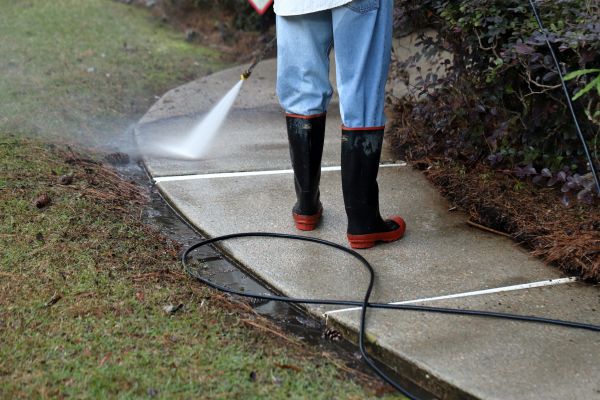 Cost of Sidewalk Pressure Cleaning in Crestview