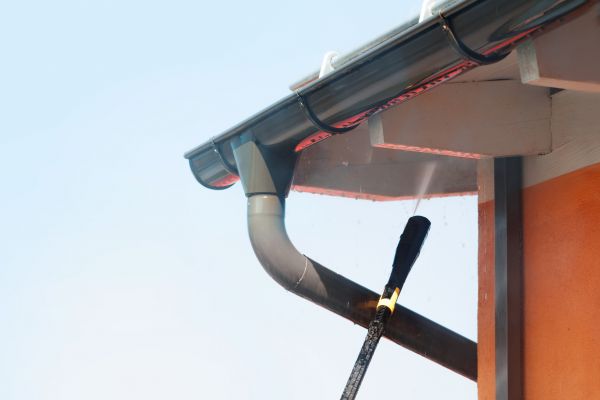 Eaves Power Washing in Crestview